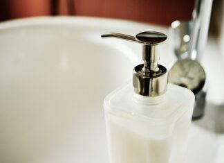Czy mydło zabija bakterie coli?
